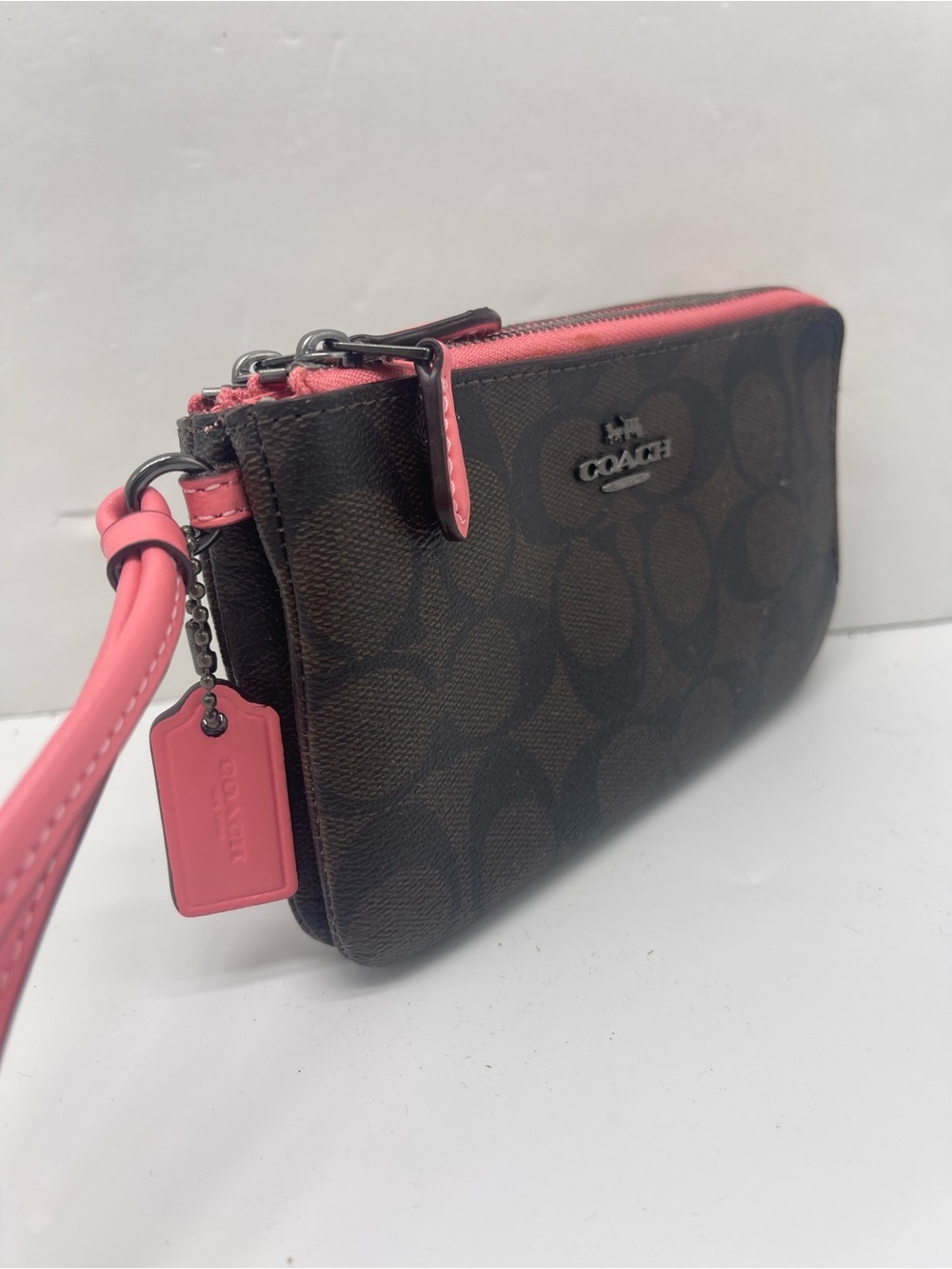 Coach Women's Signature Canvas Double Corner Zip Wristlet
QR/Brown Pink Lemonade
